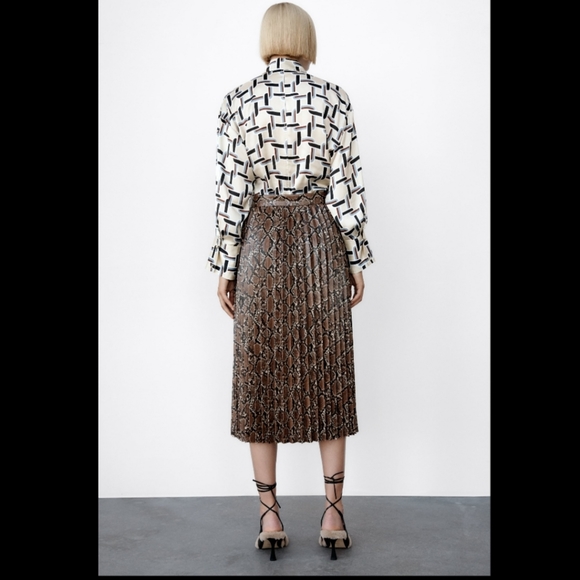 BNWT! Zara Faux Leather Skirt - Picture 7 of 10